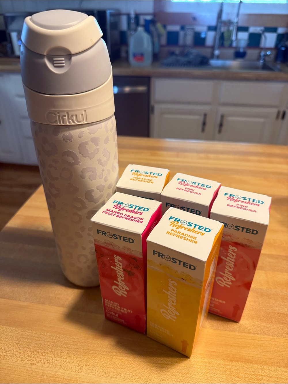 Cirkul White Leopard Water Bottle with Fruity Refresher Packs